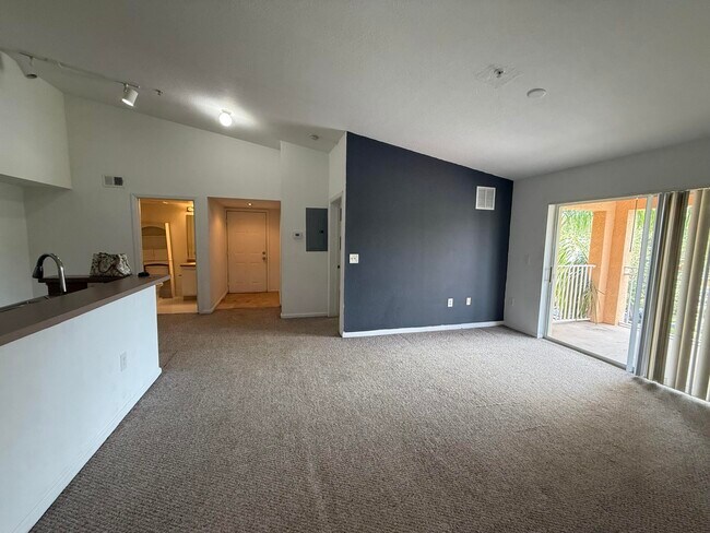 Building Photo - 141 SW Palm Dr