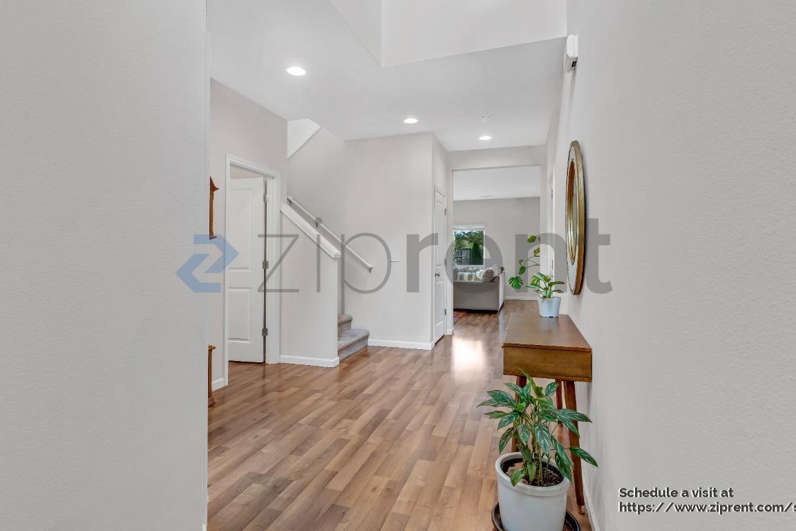 Building Photo - 2908 S White Salmon Dr