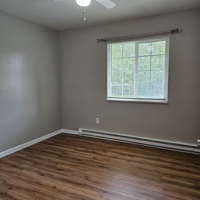 Building Photo - 2931 Spring Hill Dr