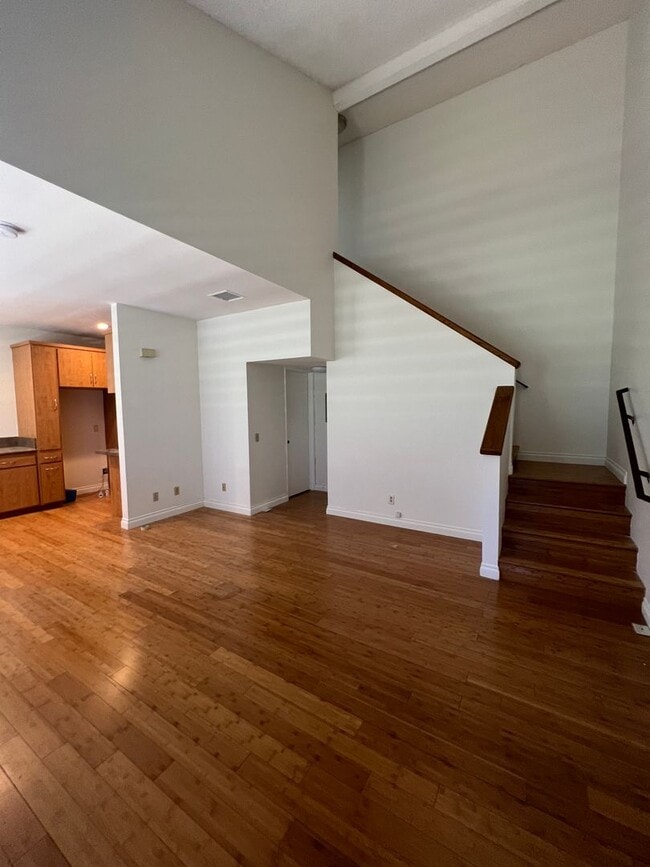 Building Photo - 3 bed, 2 1/2 bath Thousand Oaks Townhome