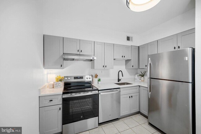 Building Photo - 5500 Holmes Run Pkwy