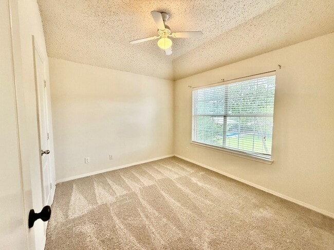 Building Photo - 3900 Braxton Ln