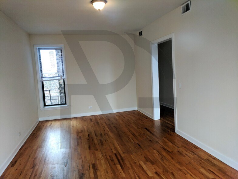 Building Photo - 627 W Oakdale Ave
