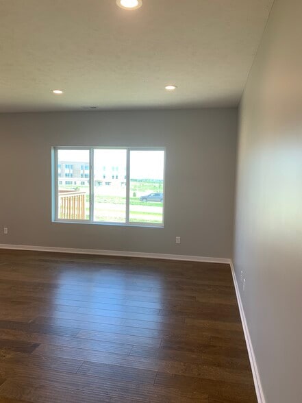 Building Photo - 5043 W Amarillo Dr