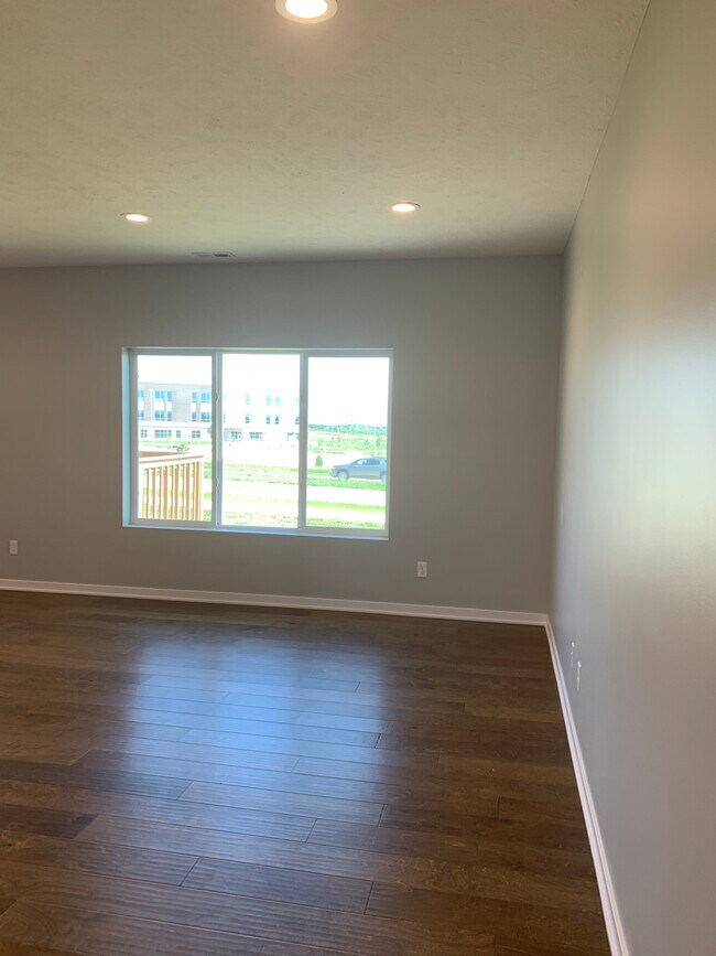Building Photo - 5043 W Amarillo Dr