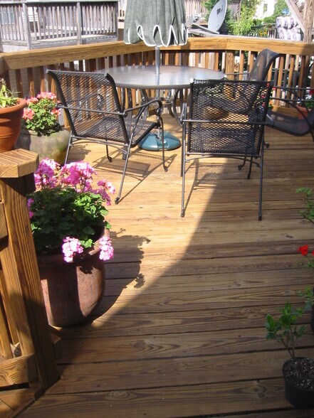 Building Photo - 6406 Lureta Ann Ln