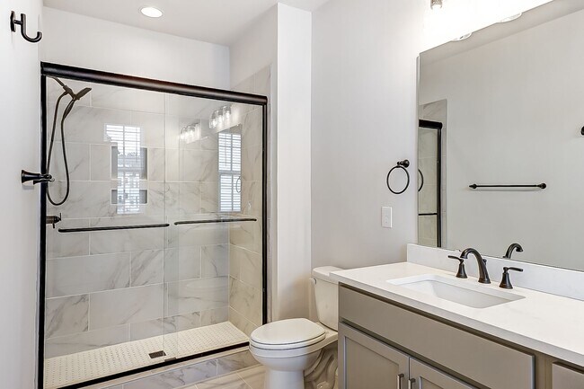Building Photo - NEW TOWNHOME W/ ROOFTOP TERRACE @ 5West Te...