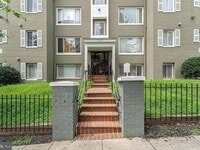 Building Photo - 750 Barnaby St SE