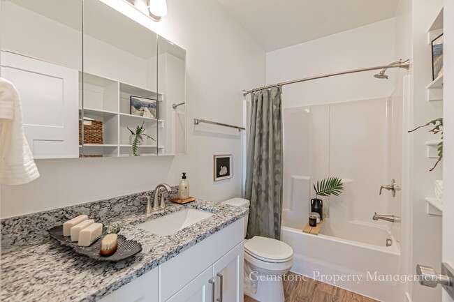 Building Photo - END UNIT - Darling 3 Bed 2.5 bath townhome...