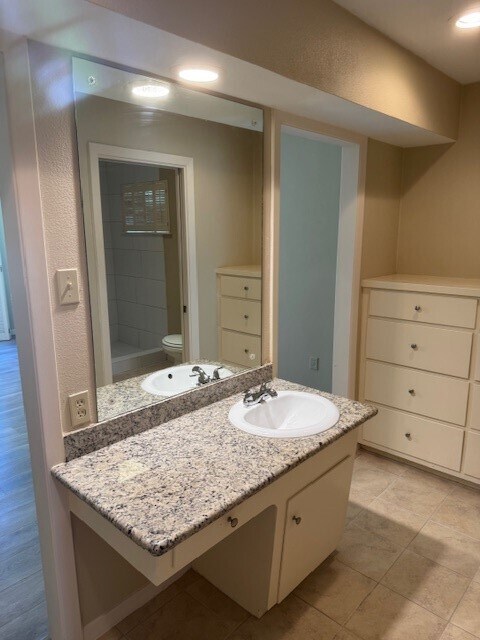 Building Photo - 6006 Bermuda Dunes Dr
