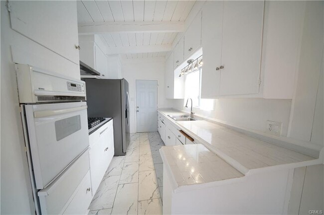 Building Photo - 2461 Palm Dr