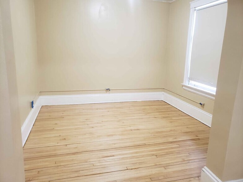 Dining rm/optional bedrm - 2929 N 18th St