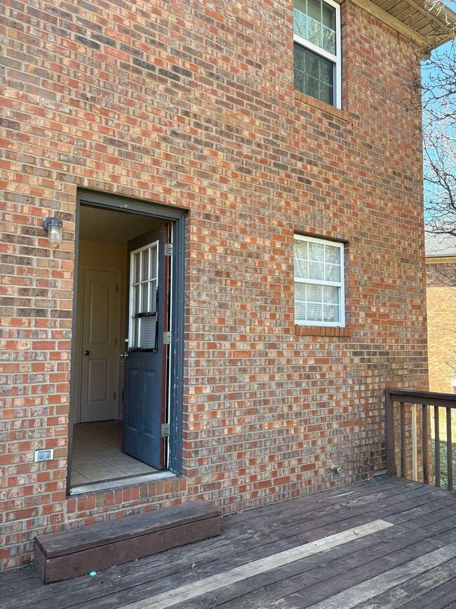 Building Photo - 594 Lost Cir