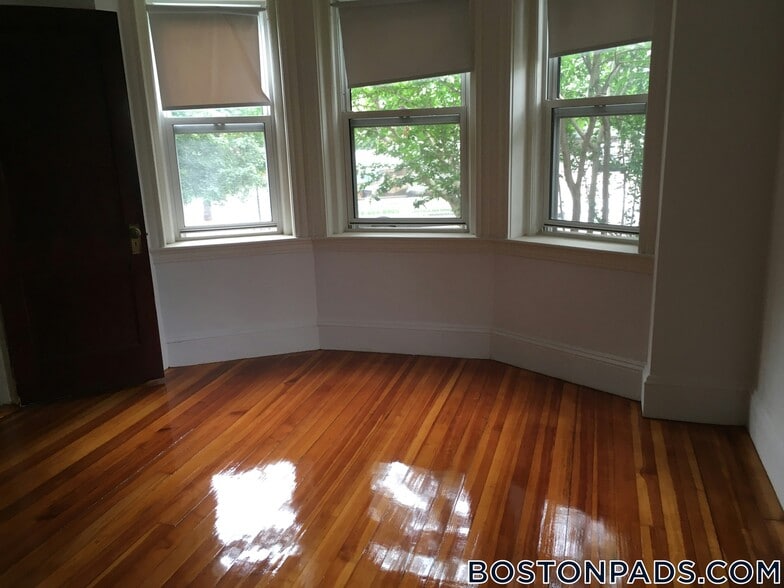 Building Photo - 163 Summer St