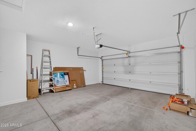 Building Photo - 1823 W Sombra Ave