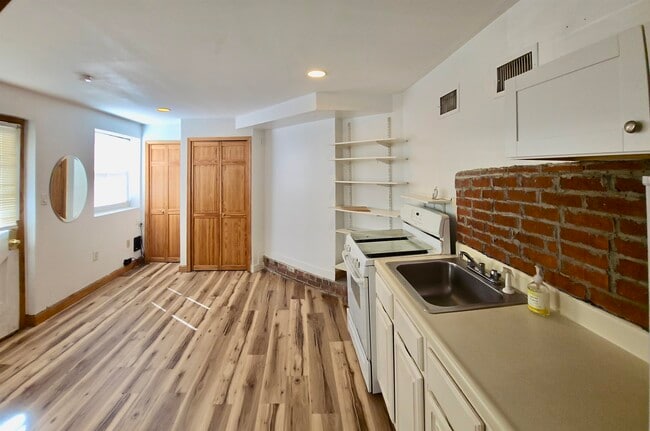 Building Photo - 11 Wright Ave