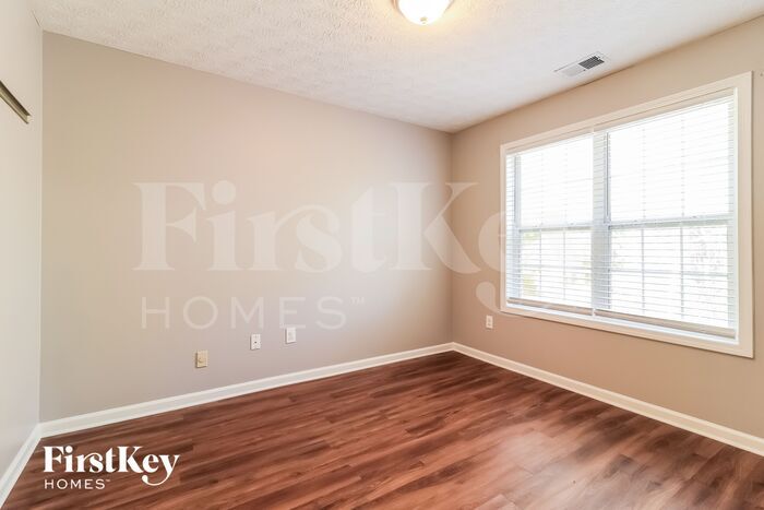 Building Photo - 812 Eagle Glen Crossing