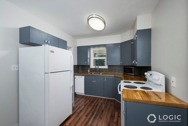Building Photo - Charming Home in Perfect Location!