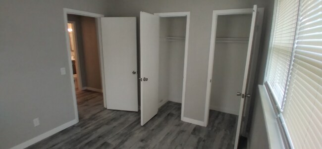 Building Photo - 407 Edwards St