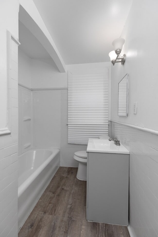 Building Photo - 3008 Cortland St