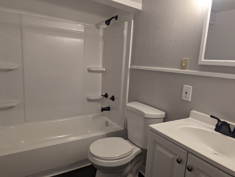 Building Photo - 2010 Dickinson Ave NW