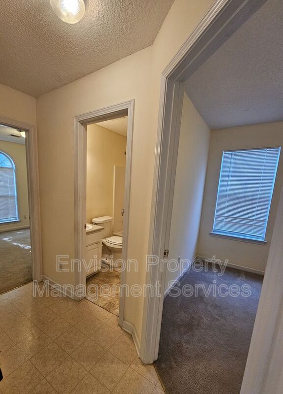 Building Photo - 3989 Meadow Glen Way