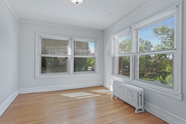 Building Photo - 214 Oak Grove