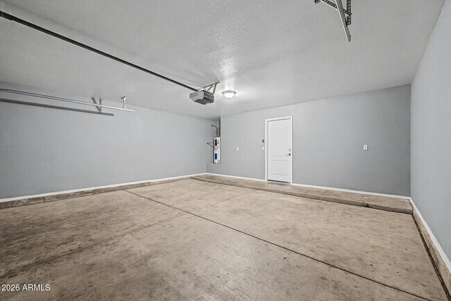 Building Photo - 11207 W Hopi St