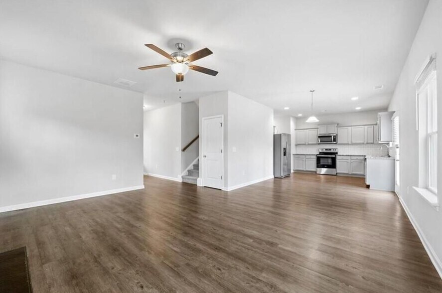 Building Photo - 207 Finley Dr