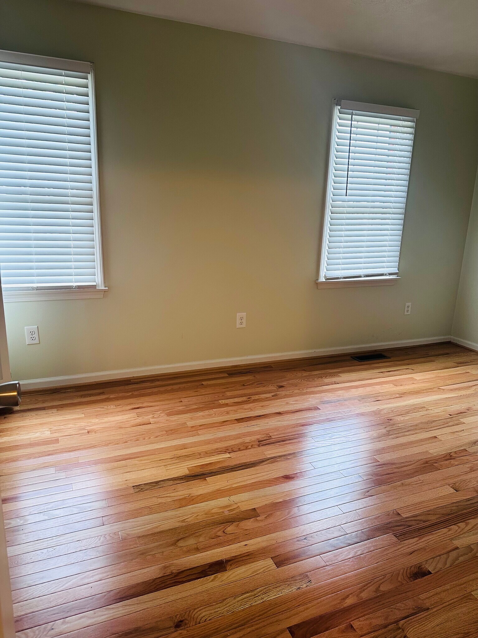 2nd bedroom - 817 Wayne Ave NE