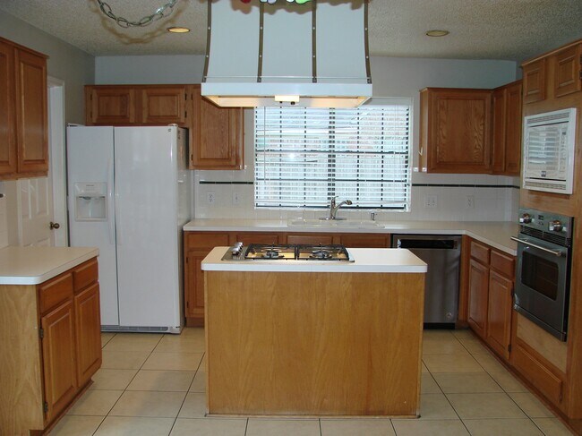 Building Photo - 462 Everington Dr