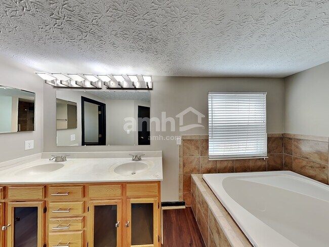 Building Photo - 595 Tall Oaks Dr