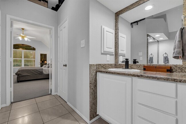 Building Photo - 211 Maple Path Pl