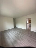 Building Photo - 587 South St