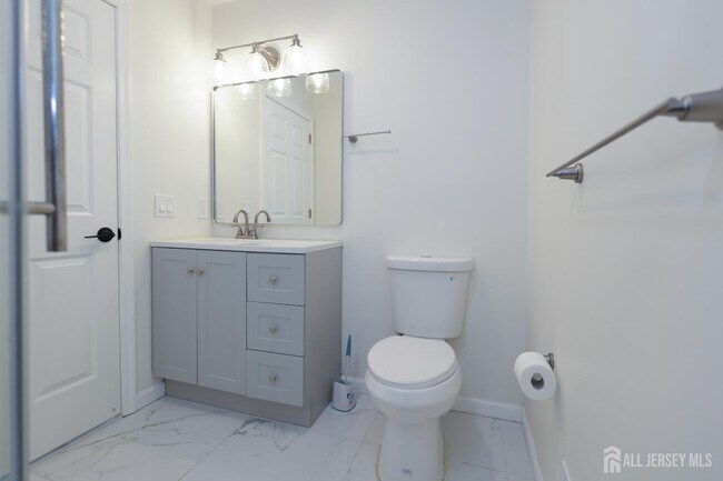 Building Photo - 42 Pennsbury Way