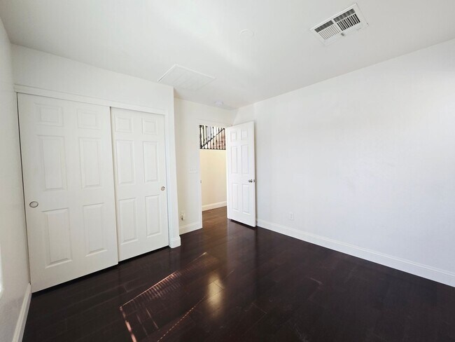 Building Photo - GORGEOUS 4BD/3BA IN SILVERADO RANCH