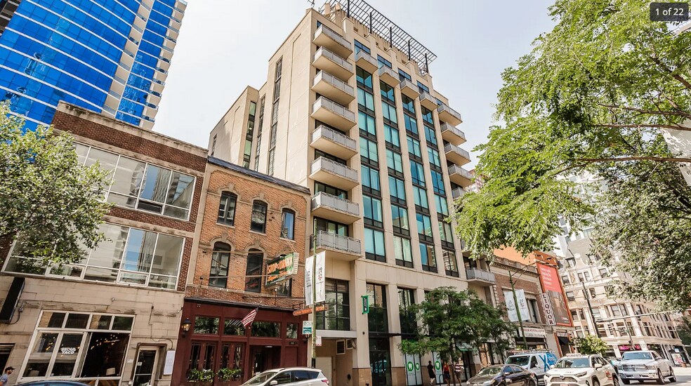 Building Photo - 744 N Clark St