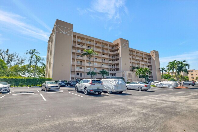 Building Photo - 6866 Huntington Ln