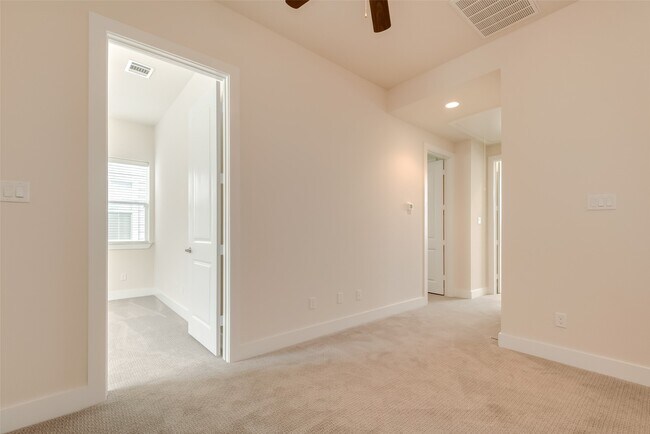 Building Photo - 1844 Parana Dr