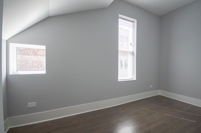 Building Photo - 1726 W 21st St