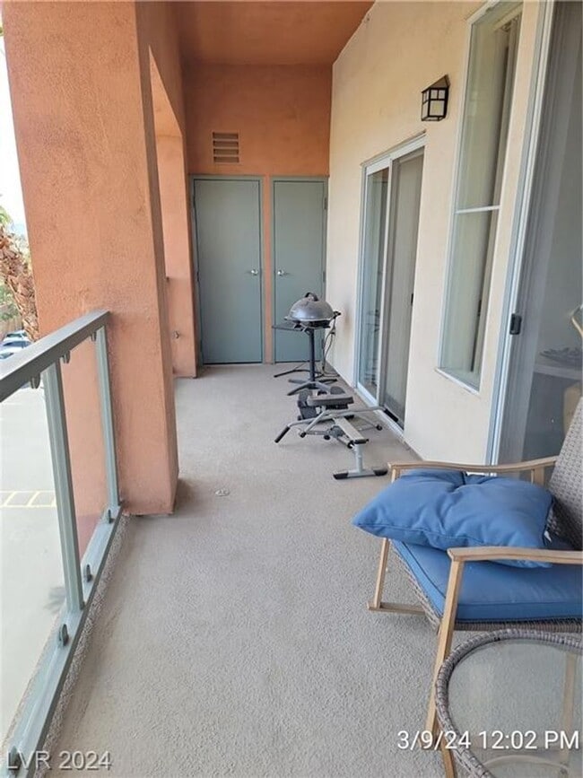 Building Photo - MIDRISE 2 BED, 2 BATH CONDO IN GUARD-GATED...