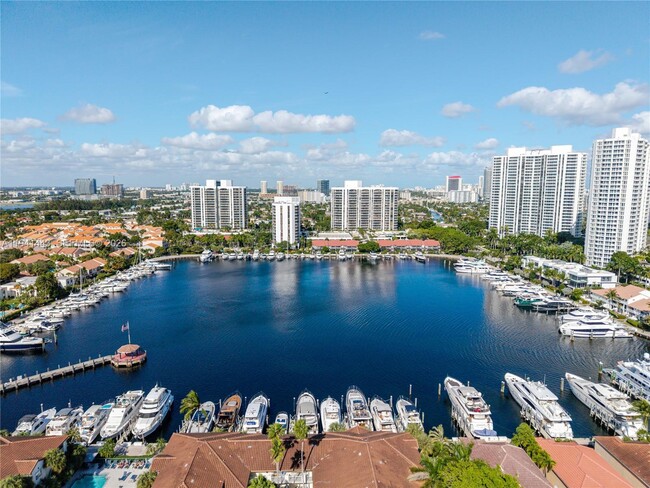 Building Photo - 3598 Yacht Club Dr