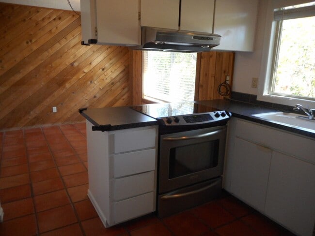 Building Photo - Beautiful single story ranch style home on cul-de-sac!