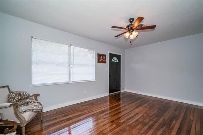 Building Photo - 3/1.5 Home in Central Longview