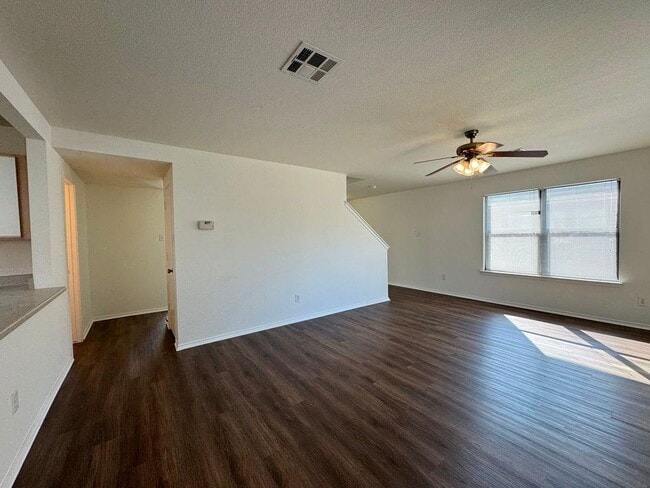 Building Photo - 2013 Rim Rock Dr