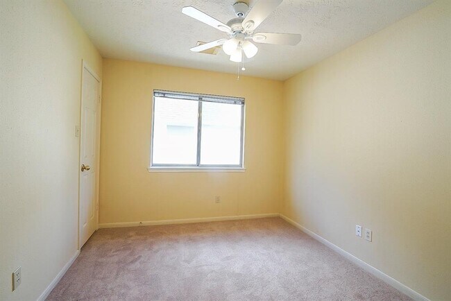 Building Photo - 1246 Manchester Cir