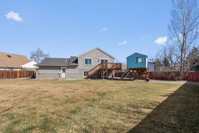 Building Photo - 4 Bedroom 2 Bathroom Large Yard in South West Fort Collins