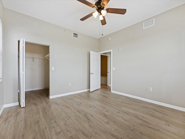 Building Photo - 511 Lucerne Ave