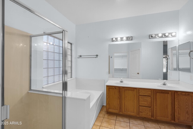 Building Photo - 2057 E Riviera Dr