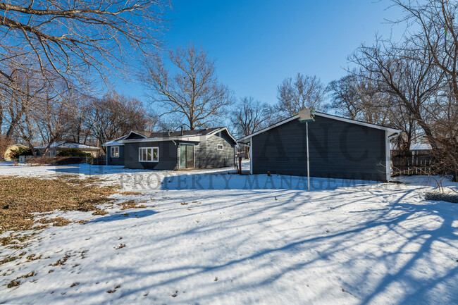 Building Photo - 1024 W Lockwood St